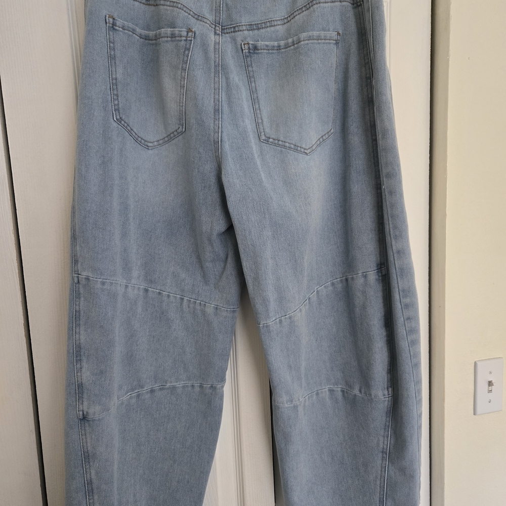 BCBG Blue Boyfriend Jeans with Classic Wash - Picture 7 of 13